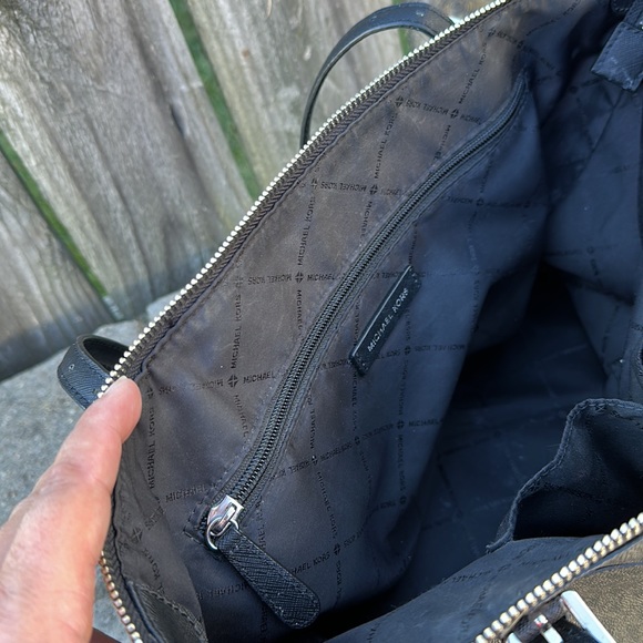 👛 Like New Michael Kors large tote - Picture 5 of 6